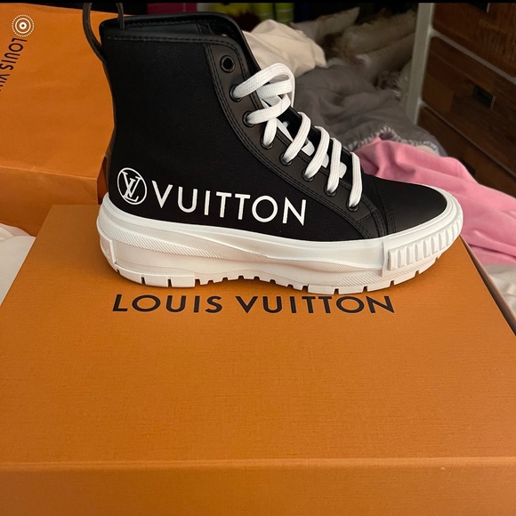 Louie vuttion - Picture 1 of 2